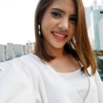 retrato de uma jovem sorridente 1048944 11588366